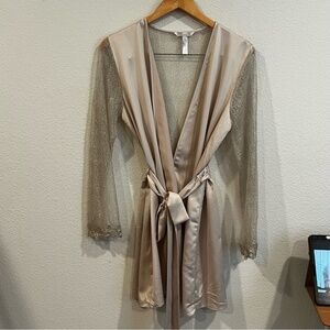 Flora Nikrooz champagne satin look and lace wrap robe size xsmall